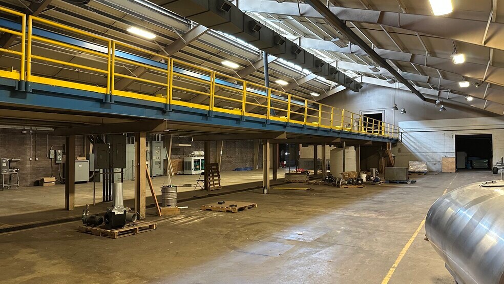 More Photos Of 7955 Euclid Chardon Rd, Kirtland Manufacturing For Sale