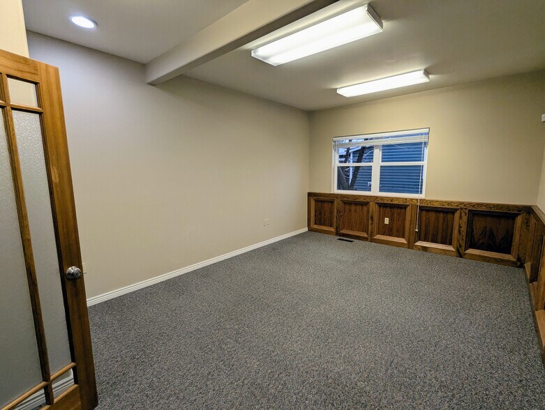 More Photos Of 1910 Island Ave, La Grande Office Residential For Lease