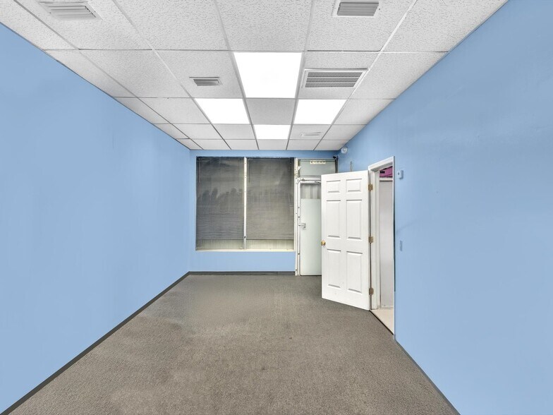 More Photos Of 1451 W Flagler St, Miami General Retail For Sale