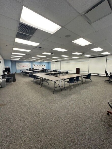 More Photos Of 4170 Lafayette Center Dr, Chantilly Light Distribution For Lease