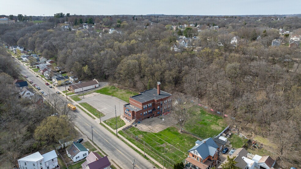 More Photos Of 715 W Locust St, Dubuque Office Residential For Sale