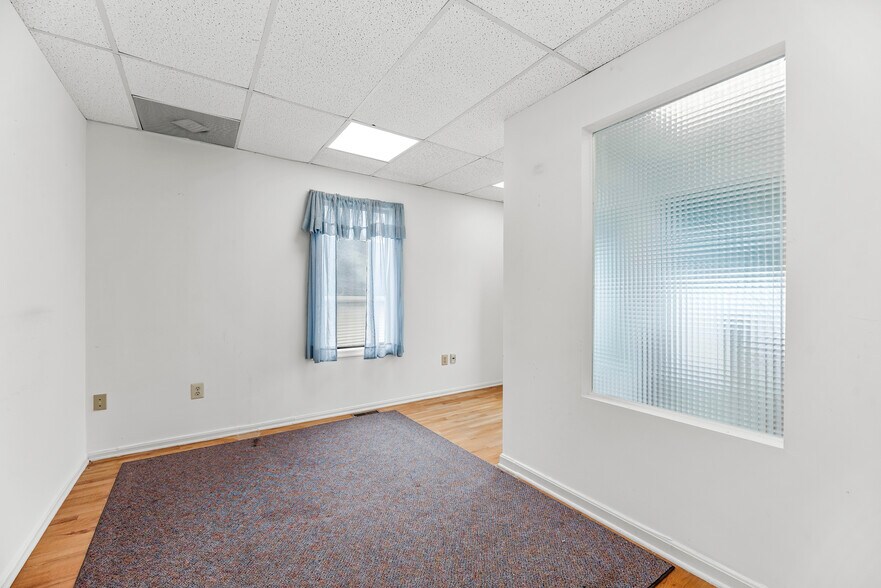 More Photos Of 10351 Southern Maryland Blvd, Dunkirk Office For Sale