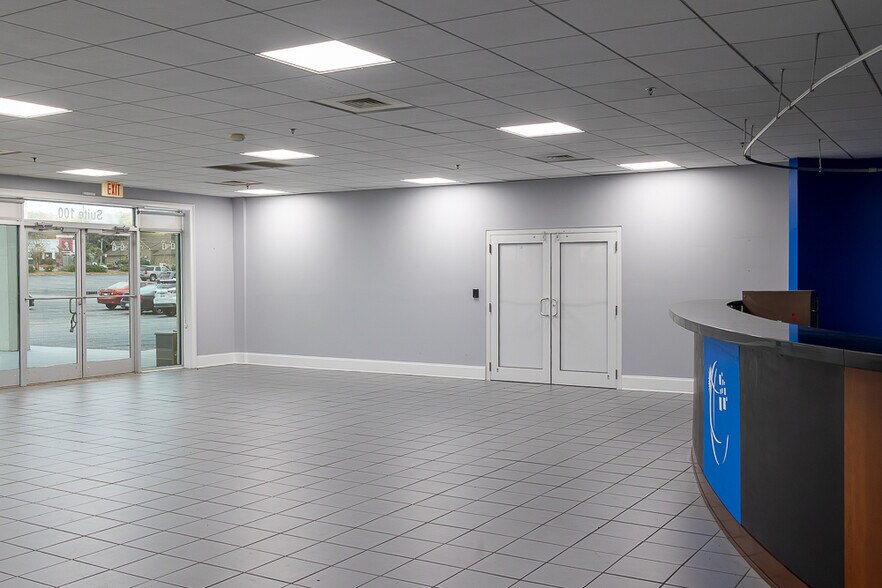 More Photos Of 5935 Rivers Ave, North Charleston Showroom For Lease