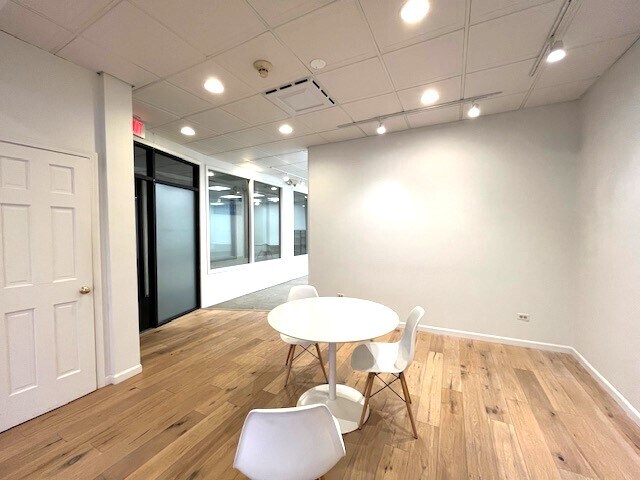 More Photos Of 421-427 Sheridan Rd, Highwood Medical For Lease