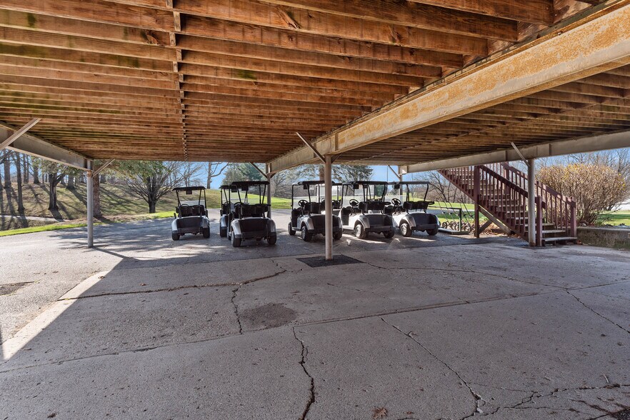 More Photos Of 1445 275 N Rd, Angola Sports And Entertainment For Sale