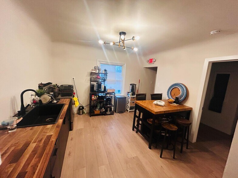 More Photos Of 26101 W Warren St, Dearborn Heights Flex For Lease