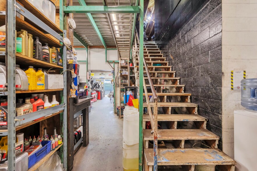 More Photos Of 6092 Kingsway, Burnaby Auto Repair For Sale