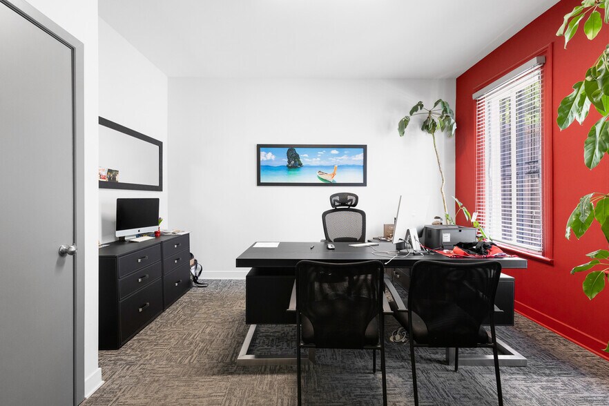 More Photos Of 5220 Av Du Parc, Montréal Office For Sale