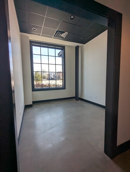 More Photos Of 91 S College St, Statesboro Warehouse For Sale