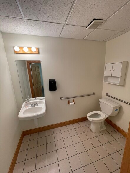 More Photos Of 2390 N Forest Rd, Getzville Loft Creative Space For Lease