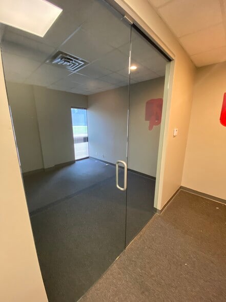 More Photos Of 163 Business Park Dr, Lebanon Light Manufacturing For Lease