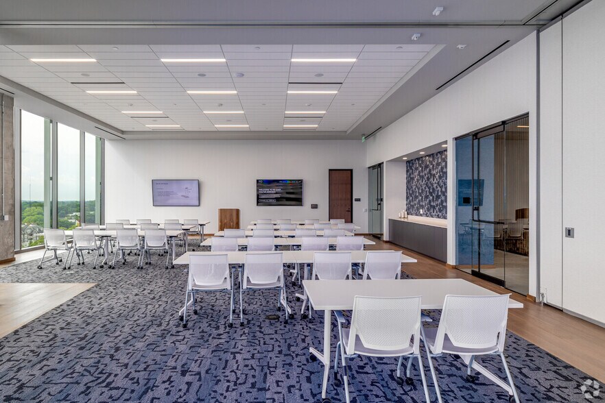 More Photos Of 110 East Blvd, Charlotte Unknown For Lease