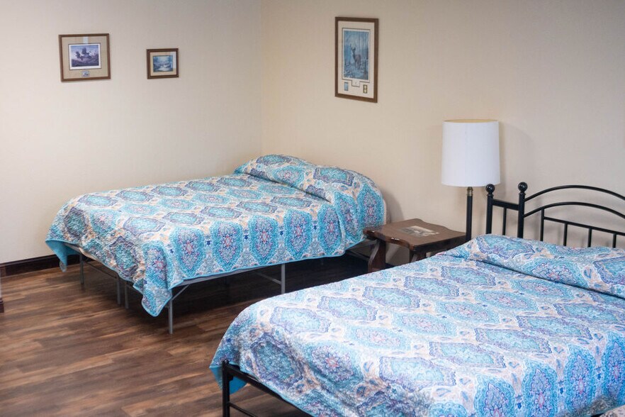 More Photos Of 402 Mae Orr St, Enfield Hotel For Sale