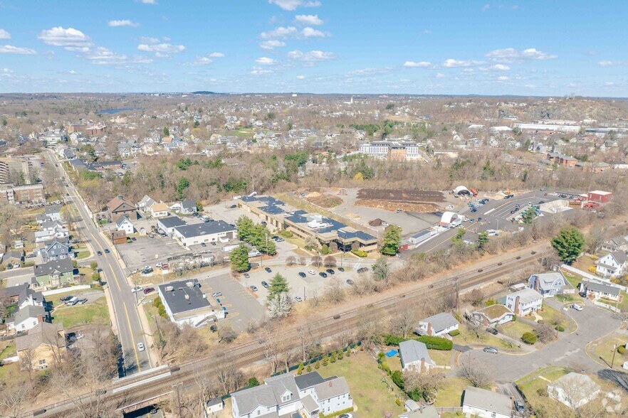 More Photos Of 7 McKay Ave, Winchester Flex For Lease