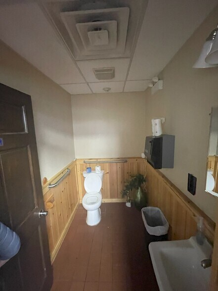 More Photos Of 6300 W 79th St, Burbank Fast Food For Lease