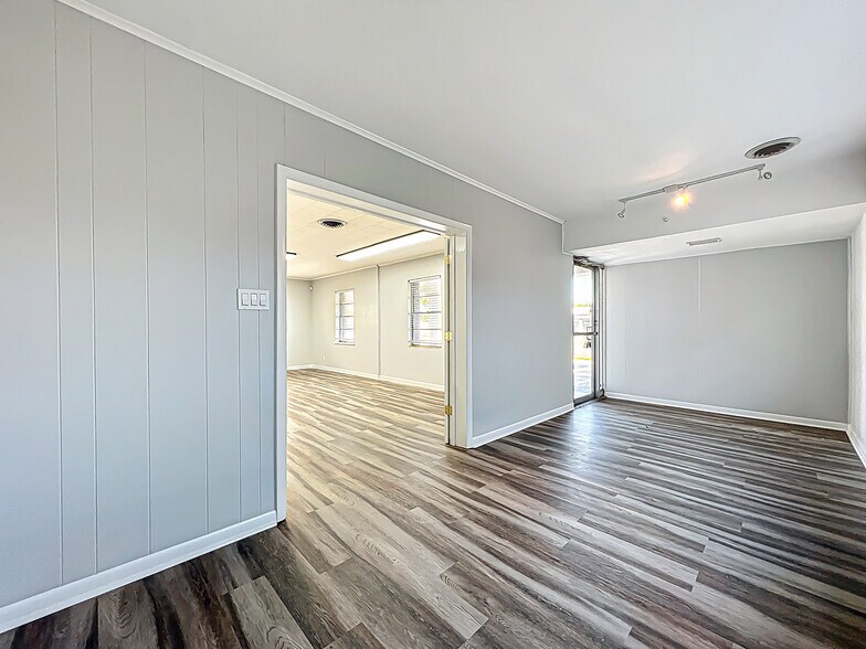 More Photos Of 1976 W Fairbanks Ave, Winter Park General Retail For Sale