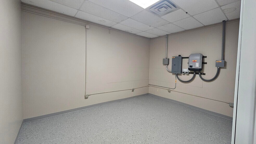 More Photos Of 3007 S Alpine Rd, Rockford Industrial For Lease