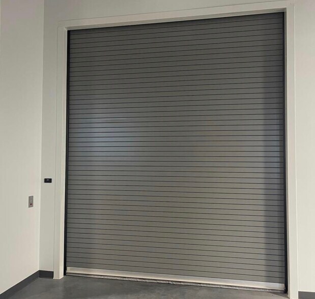 More Photos Of 4229 FM 620, Austin Showroom For Sale