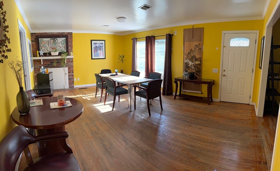 More Photos Of 3147 Shallowford Rd, Atlanta Office For Sale