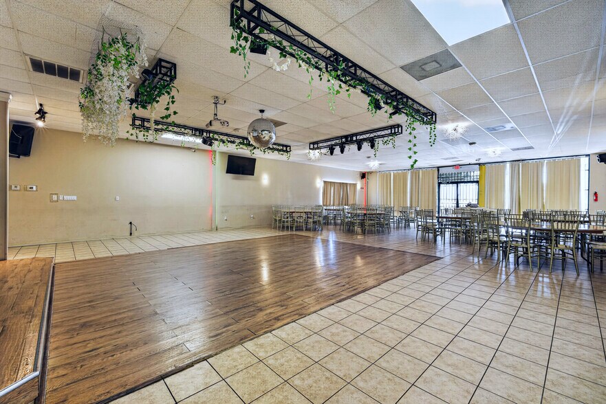 More Photos Of 6920 Cook Rd, Houston General Retail For Lease