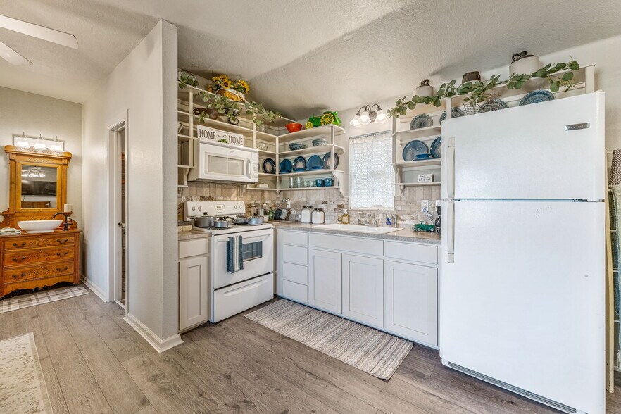 More Photos Of 1321 N FM 56, Glen Rose Trailer Camper Park For Sale