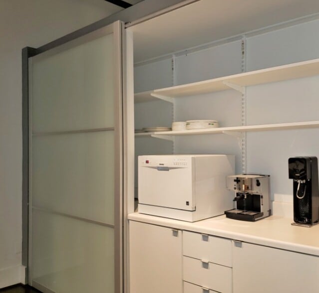 More Photos Of 824 W Superior St, Chicago Office Residential For Sale