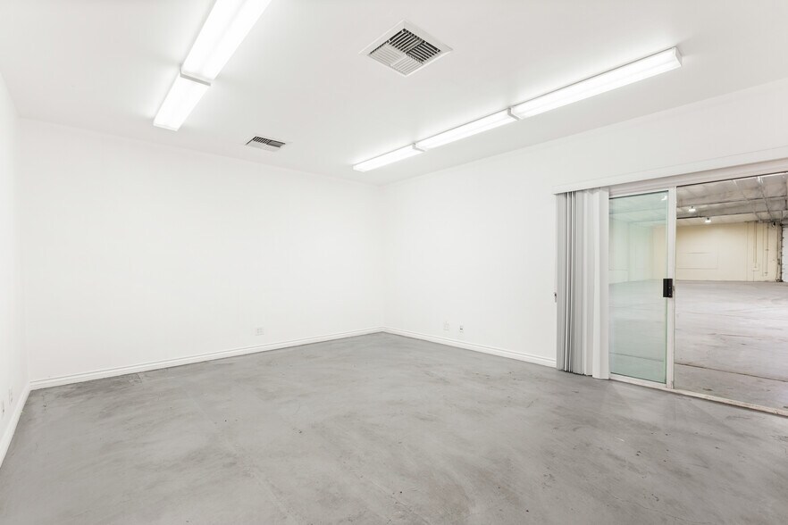 More Photos Of 3265 E 59th St, Long Beach Warehouse For Sale