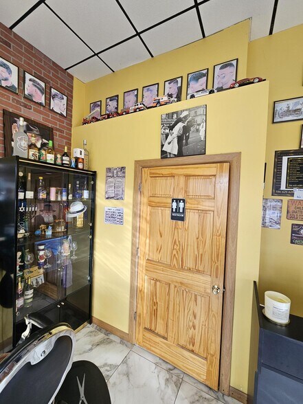 More Photos Of 96-104 Mineola Ave, Roslyn Heights Storefront Retail Office For Lease