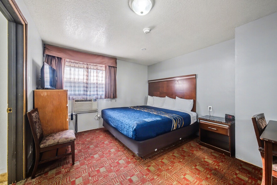 More Photos Of 386 E 300 S, Kanab Hotel For Sale