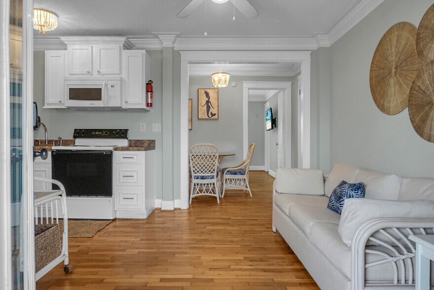 More Photos Of 205 Harper Ave, Carolina Beach Hotel For Sale