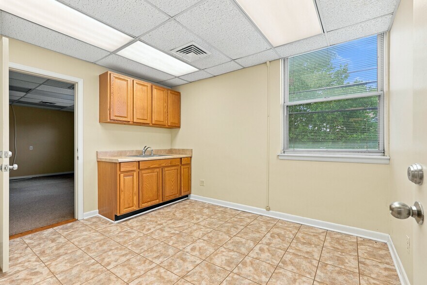More Photos Of 3506 Memorial Ave, Lynchburg Office For Sale