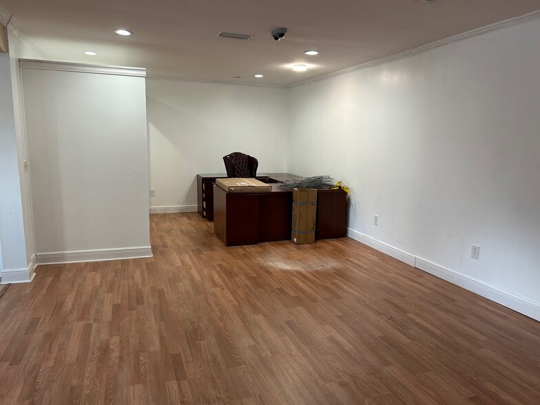 More Photos Of 830 W Duval St, Lake City Office For Lease