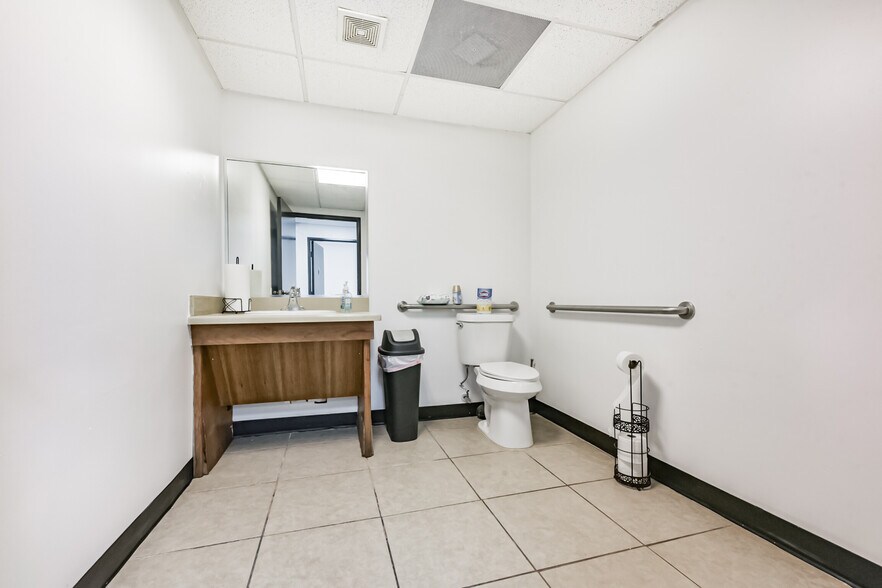 More Photos Of 20550 Townsen Blvd, Humble Loft Creative Space For Sale