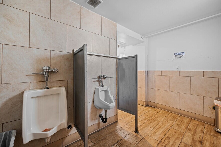 More Photos Of 5828 W Indian School Rd, Phoenix Restaurant For Sale