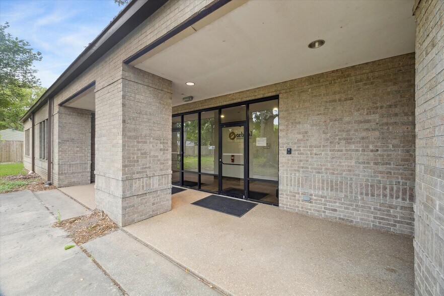 More Photos Of 718 FM 1959 Rd, Houston Medical For Sale