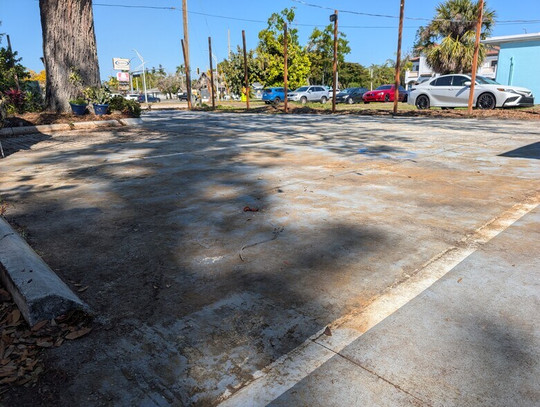 More Photos Of 512 25th St W, Bradenton Office For Lease