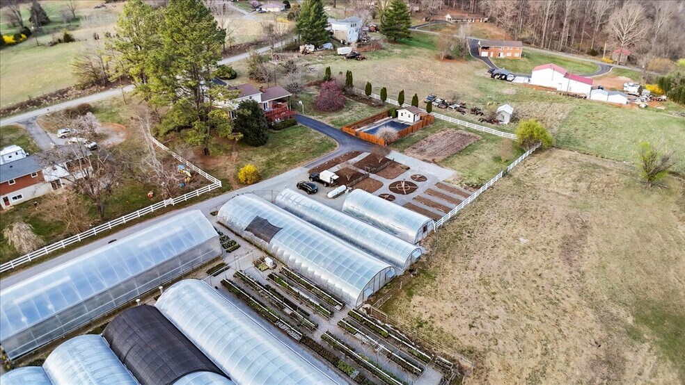 More Photos Of 1356 Coopers Cove Rd, Hardy Specialty For Sale