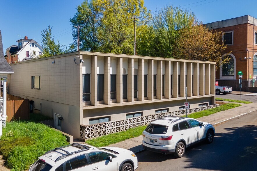 More Photos Of 835 SE 17th Ave, Portland Office For Sale