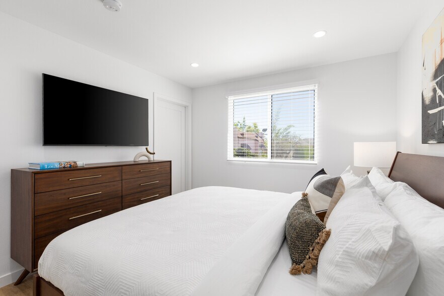 More Photos Of 1414 S Orange Dr, Los Angeles Apartments For Sale