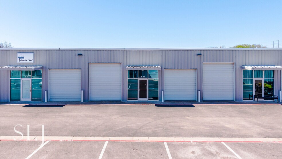 More Photos Of 1518 Navo Rd, Aubrey Showroom For Sale