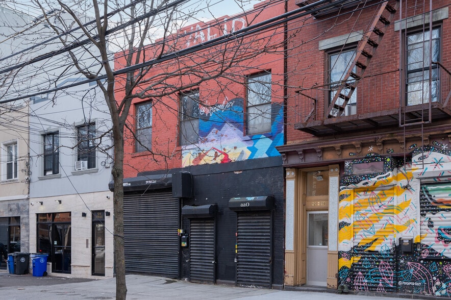 More Photos Of 12-12 Astoria Blvd, Astoria Office For Lease