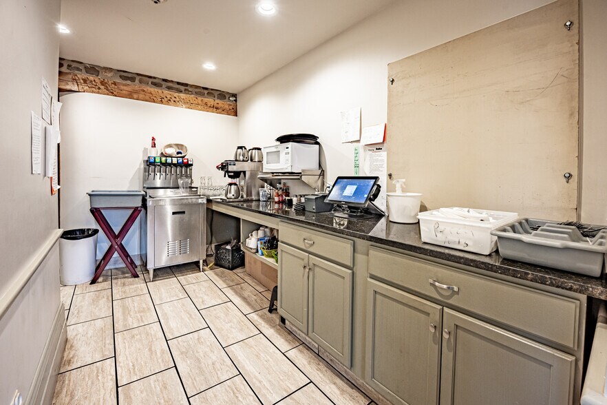 More Photos Of 310 Lake St, Wilson Hotel For Sale