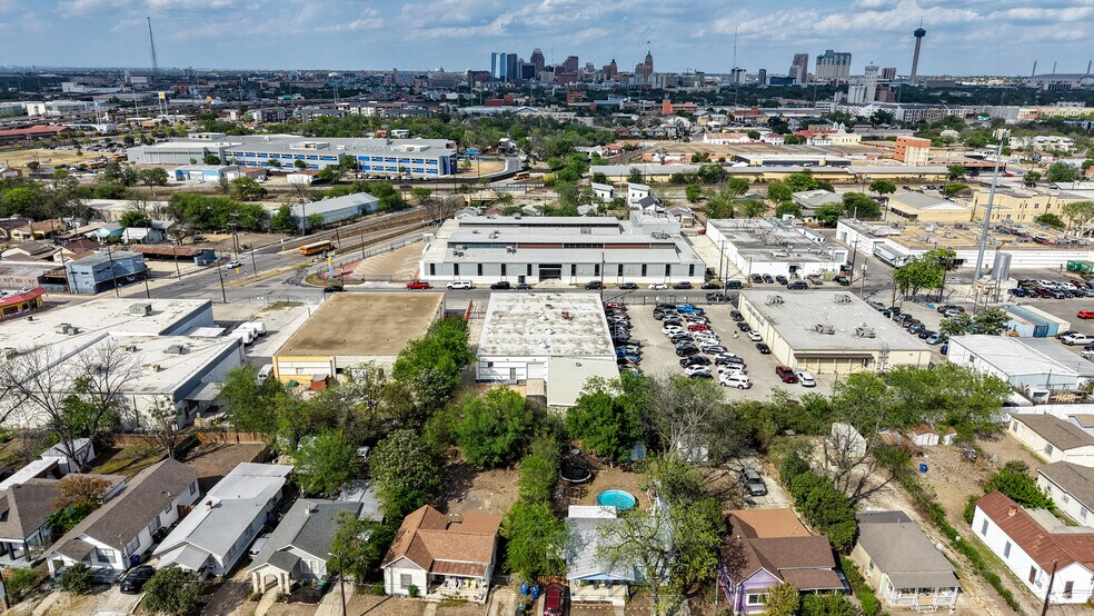 More Photos Of 130 E Zavalla, San Antonio Warehouse For Lease
