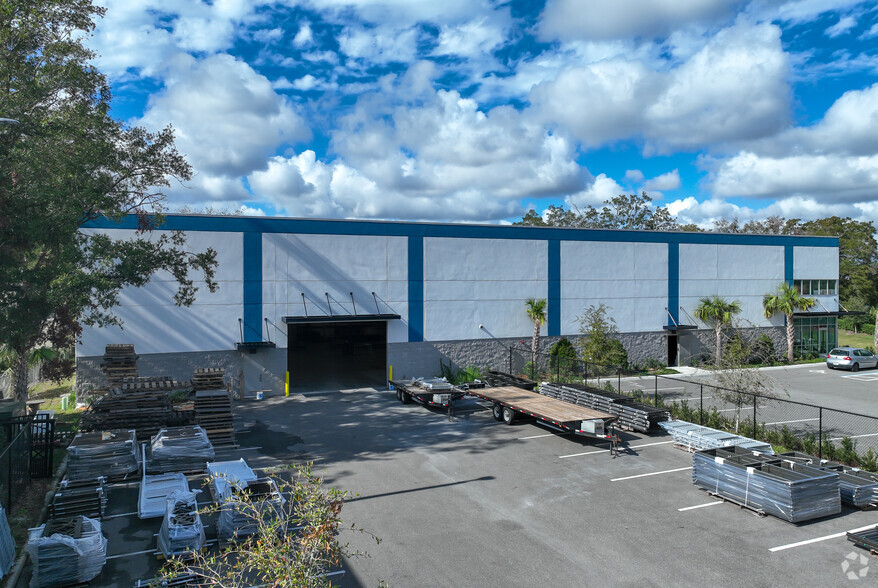 Primary Photo Of 6810 Edgewater Dr, Lockhart Warehouse For Lease