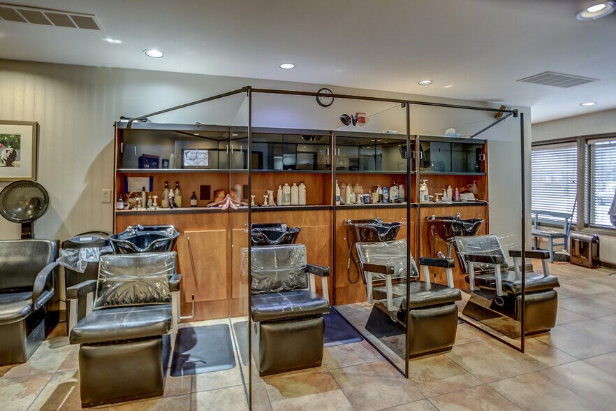 More Photos Of 1086 W Rex Rd, Memphis Freestanding For Sale