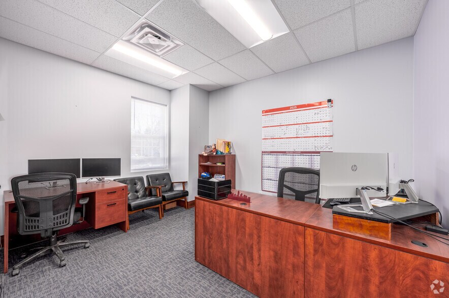 More Photos Of 9150 Harrison Park Ct, Indianapolis Light Distribution For Lease