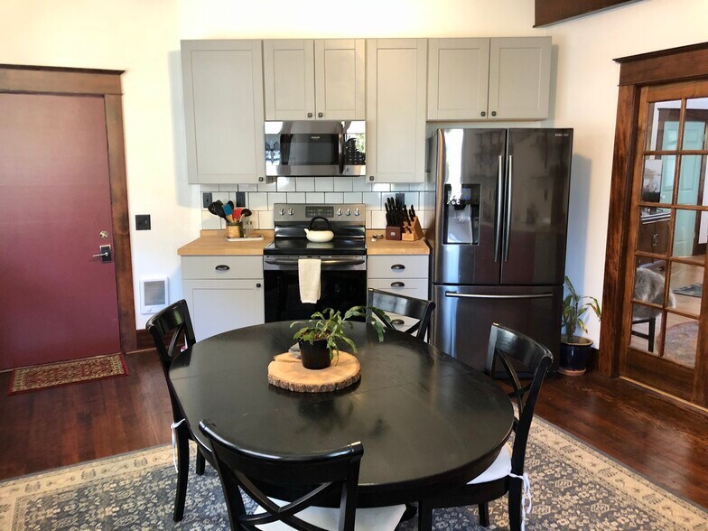 More Photos Of 7809 NE Everett St, Portland Religious Facility For Lease