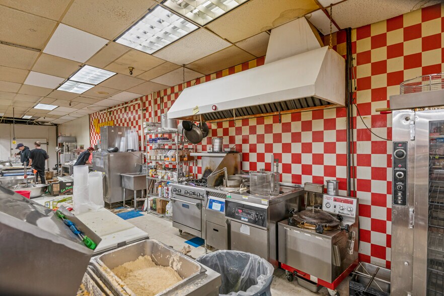 More Photos Of 704 SW Higgins Ave, Missoula Supermarket For Sale