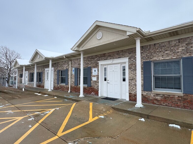 More Photos Of 1703 Clearwater Ave, Bloomington Medical For Lease