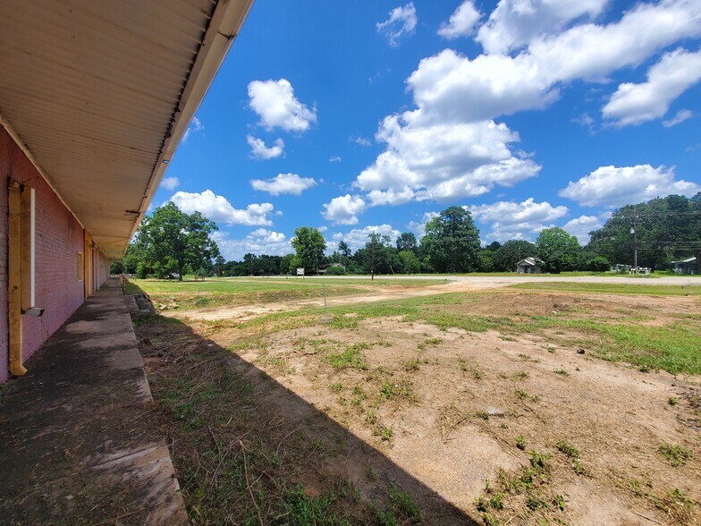 More Photos Of 14077 N Highway 75, Willis Warehouse For Sale